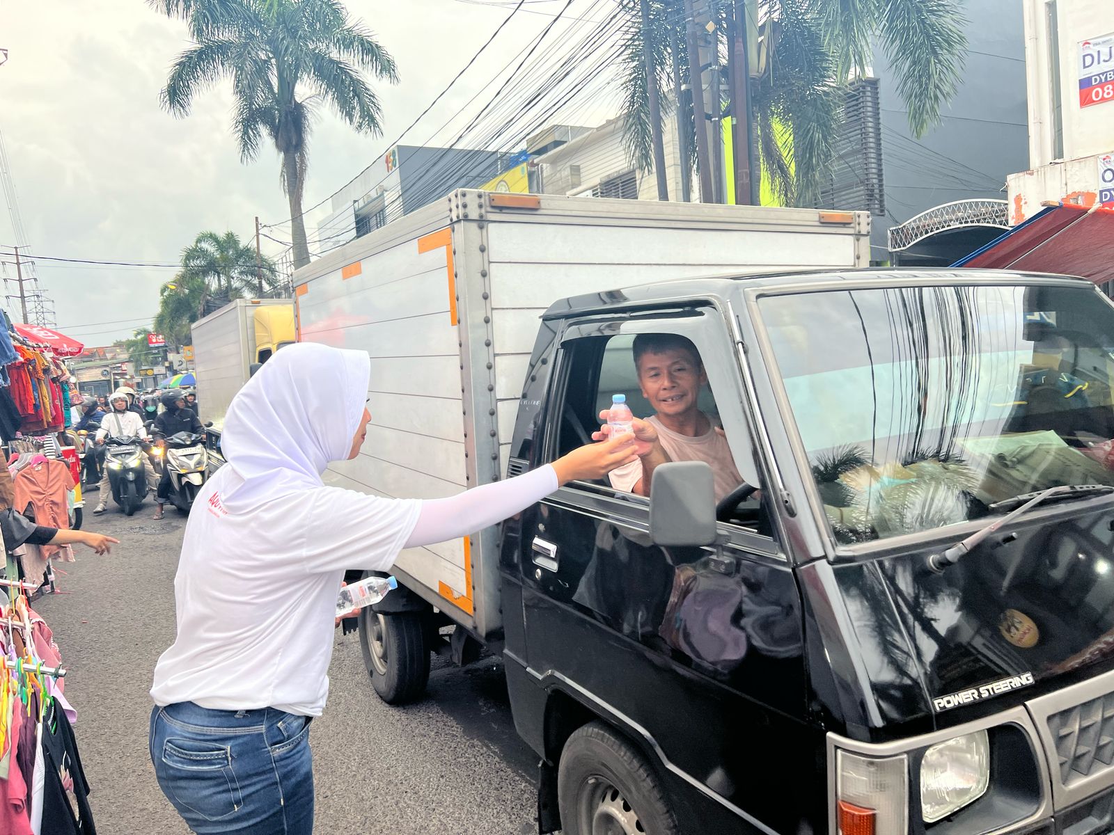 AQUVIVA Hadirkan Kesejukkan Ramadhan, Bagikan 450 Ribu Air Mineral untuk Berbuka Puasa di Seluruh Indonesia