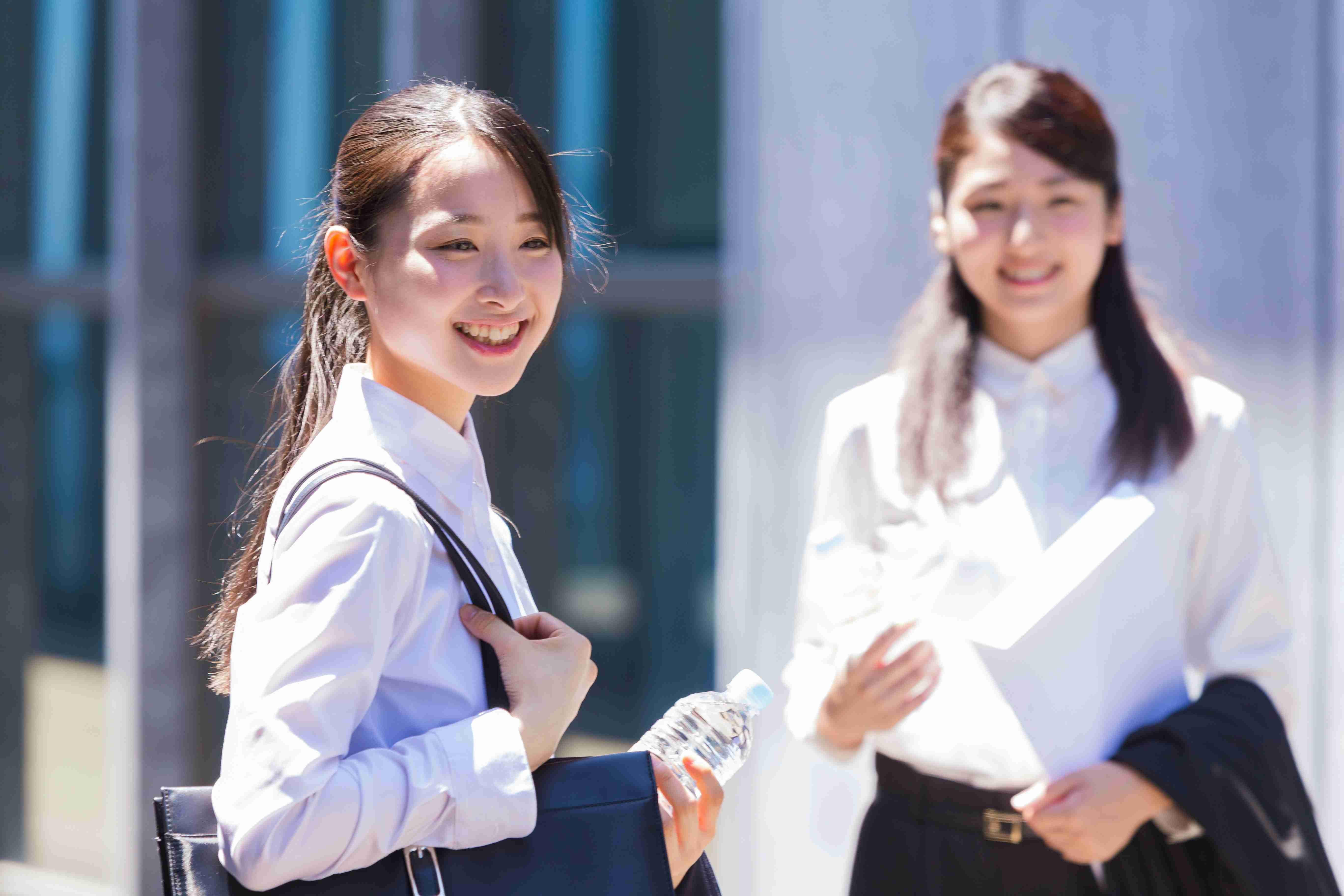 Pilih Air Mineral Botol yang Sejuk, Rahasia Tubuh Tetap Stabil dan Mood Terjaga