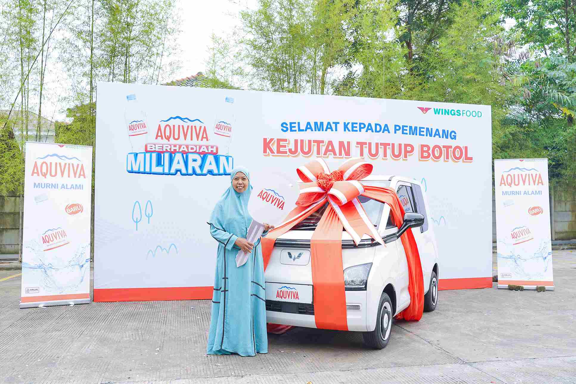 Kejutan AQUVIVA: Beli Botol Air Minum di Warung, IRT Ini Dapat Wuling Air EV